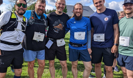 Gruppenfoto der Lehrer Staffel beim 21. Huy Burgen Lauf.