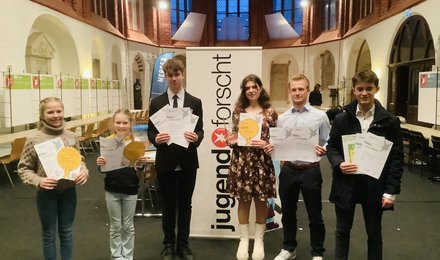 Gruppenbild der Teilnehmer der Schule an Jugend forscht