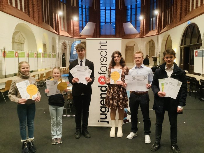 Gruppenbild der Teilnehmer der Schule an Jugend forscht