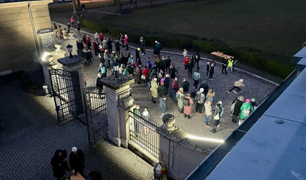 Luftaufnahme der gesamten Teilnehmer beim Lichtlauf.